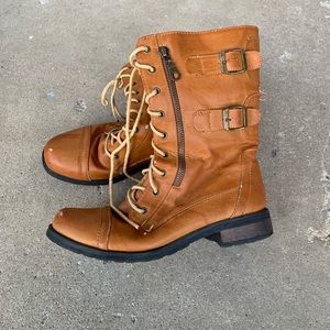 Size 7 1/2 Tan Combat boots (SCUFFED TOE SO BEST OFFER)